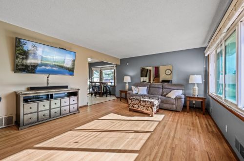 11025 Quinn Ave, Minneapolis, MN 55437-3233