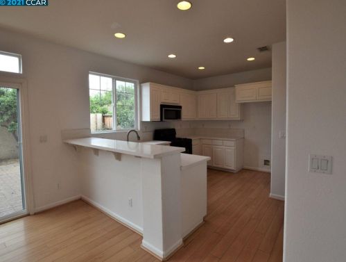 77 Cassia St, West Pittsburg, CA 94565-7244