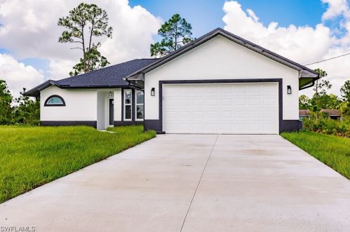 816 Maple Ave, Lehigh Acres, FL 33972-3019