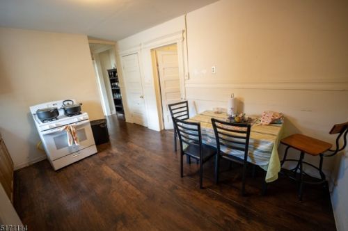 44 Chadwick Ave, Newark NJ 07108-1529 exterior