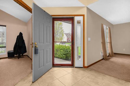 2815 Wynridge Dr, Darbydale OH  43123-8709 exterior