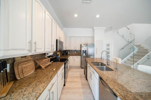 211 15th St, Dania Beach FL  33004-4244 exterior