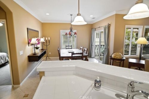 27960 Trillium Ln, Santa Clarita CA  91354-1211 exterior