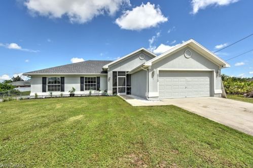 2712 33rd St, Lehigh Acres, FL 33976-4543