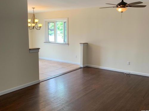 123 Thunder Rd, Holbrook NY  11741-4427 exterior