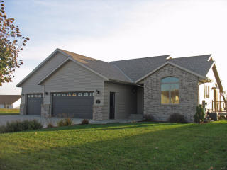 133 Copperfield Dr, Mankato, MN 56001-6419