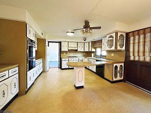 523 Hidden Holw, Scotch Plains NJ  07076-2027 exterior