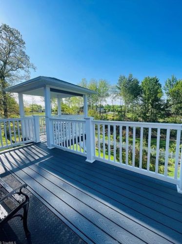 127 Pineview Dr, Mount Airy NC 27030-5145 exterior