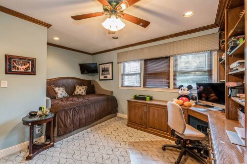 1045 Channel Dr, Hewlett NY  11557-2616 exterior