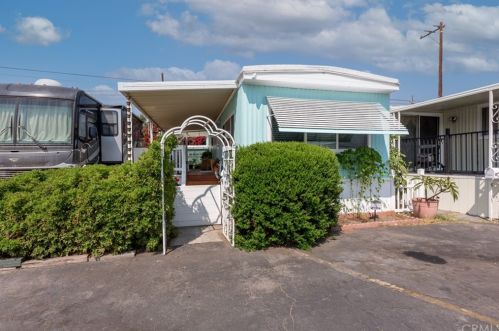 4865 Holly Ave, Long Beach, CA 90805-6717