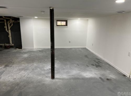 25 Livingston Ave, Avenel NJ  07001-1441 exterior