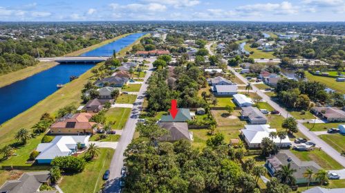 866 Abingdon Ave, Fort Pierce FL  34953-2861 exterior