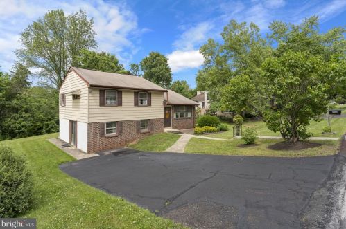 485 Adrian Rd, Collegeville, PA 19426-1603