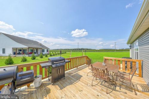 4 Highland Dr, Seaford DE  19973-4827 exterior