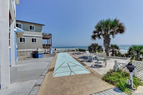 4241 Atlantic Ave, Daytona Beach FL 32127-7004 exterior