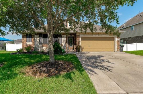3418 Old Holly Dr, Pearland, TX 77584-1738
