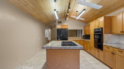 1942 Los Encinos Ave, Glendale CA  91208-2113 exterior