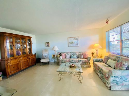 73 Sheffield D, West Palm Beach, FL 33417-1559