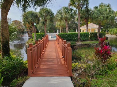 6800 Satinleaf Rd, Naples FL  34109-7190 exterior