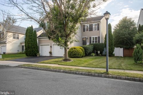 59 Greenbrook Dr, Columbus NJ  08022-2323 exterior