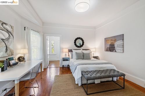 737 61st St, Oakland CA  94609-1207 exterior