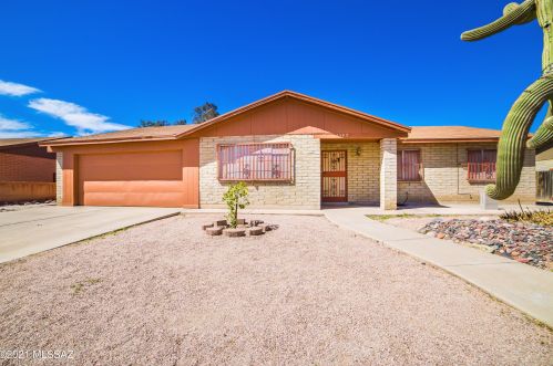 5582 Oak Ridge Dr, Tucson, AZ 85746-8170
