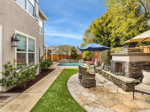 2075 Merlot Dr, Morgan Hill CA  95037-3883 exterior