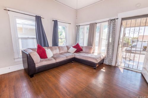 6042 Newlin Ave, Whittier, CA 90601-3348