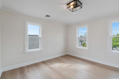 3 Baylis Pl, Lynbrook NY  11563-4203 exterior