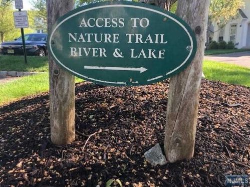 44 Hunters Run, Oakland NJ  07436-2344 exterior