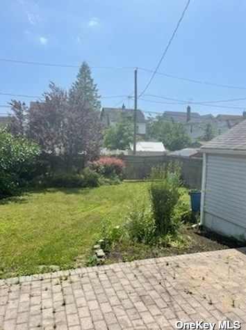 10 Maple Dr, North Lindenhurst NY  11757-1308 exterior