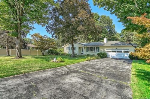 3 Alvin Ct, Poughkeepsie NY  12603-6126 exterior