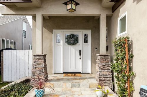 2257 Vuelta Grande Ave, Long Beach, CA 90815-2354