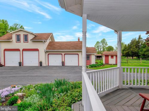 251 Bancroft Rd, Kennett Sq PA  19348-2292 exterior