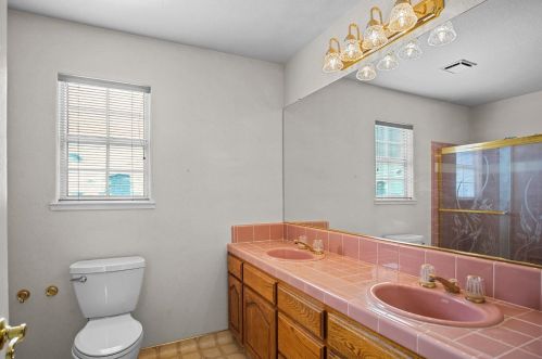 1840 Paddock Ln, Turlock CA  95382-2958 exterior
