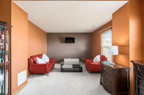 376 Enos Loomis St, Pataskala OH  43062-8160 exterior