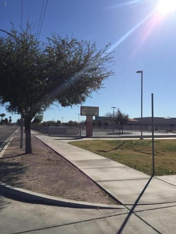 8245 Orangewood Ave, Glendale, AZ 85303-1406