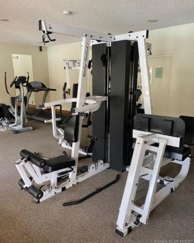 17000 67th Ave, Hialeah FL  33015-4057 exterior