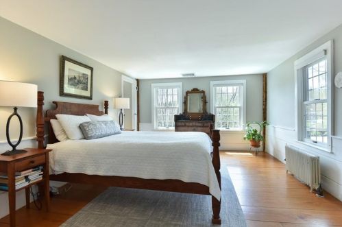 1463 Frenchtown Rd, Warwick RI  02818-1310 exterior