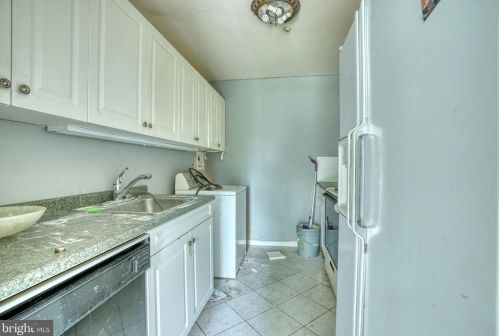 8 Maplewood Ct, West Deptford NJ  08066-2402 exterior