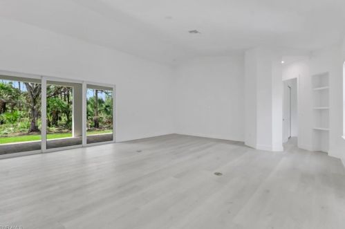 3390 12th Ave, Naples, FL 34120-5561