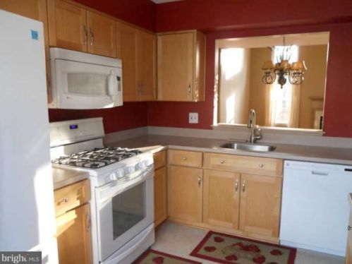 8305 Southern Oaks Ct, Lorton, VA 22079-3058