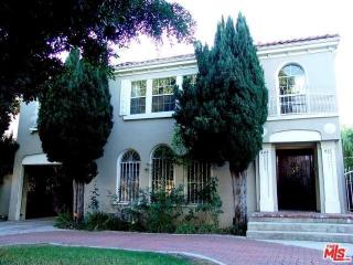611 Beachwood Dr, Los Angeles CA  90004-1418 exterior