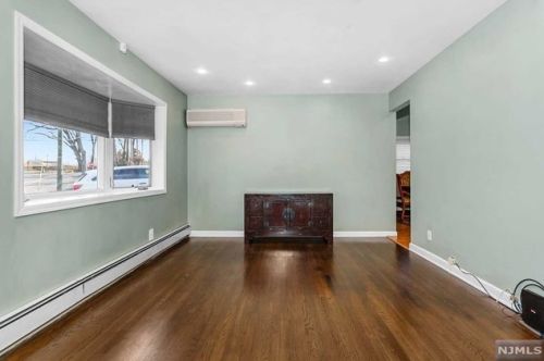 204 Sanzari Pl, Maywood, NJ 07607-1416
