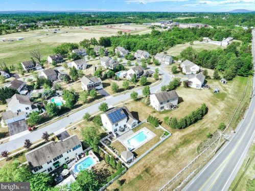 7207 Royal Oak Dr, Harrisburg PA 17112-8837 exterior