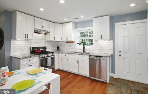 9228 Academy Rd, Philadelphia, PA 19114-3612