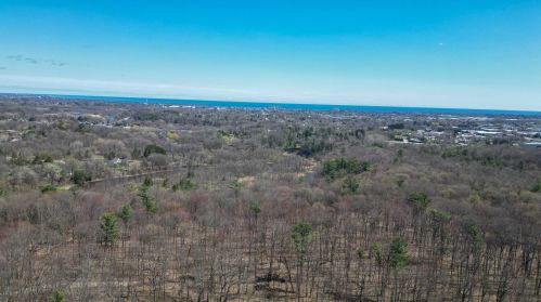 1300 Westbury Ct, Manitowoc WI  54220-8756 exterior