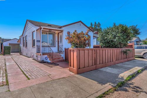 1244 106th Ave, Oakland CA  94603-3814 exterior