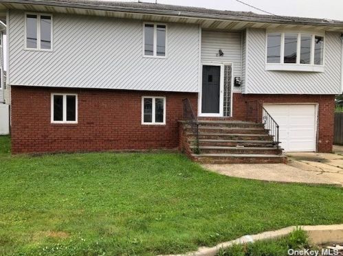 877 Pacific St, North Lindenhurst, NY 11757-6242