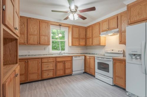 403 Bethany Rd, Beacon Falls, CT 06403-1405